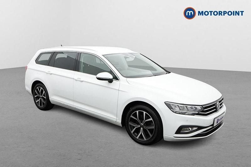 White Used 2021 VW Passat SEL Estate | £16,999 (Fair price) - Image 1/4