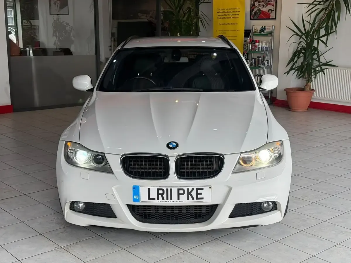 Used BMW 318 M Sport 140 HP (102 kW) 2011 White Estate