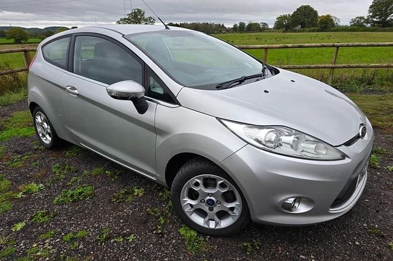 Silver Used 2012 Ford Fiesta Zetec Hatchback | £2,000 (Good price) - Image 1/1