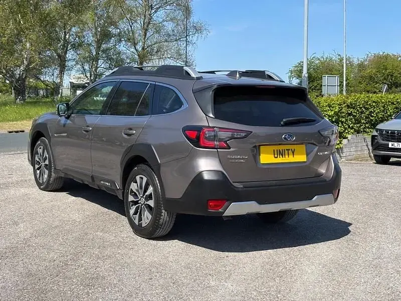 Begagnad Subaru Outback 169 HK (124 kW) 2024 Guld Kombi
