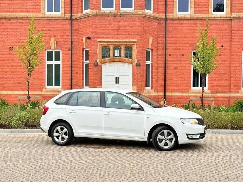 White Used 2014 Skoda Rapid SE Hatchback | £3,395 (Fair price) - Image 1/4