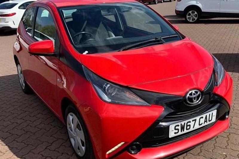 Used Toyota Aygo X-play 69 HP (50 kW) 2017 Red Hatchback