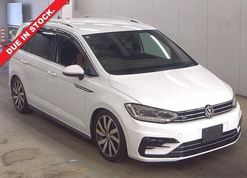 White Used 2016 VW Touran R-line MPV | £13,995 (Expensive) - Image 1/4