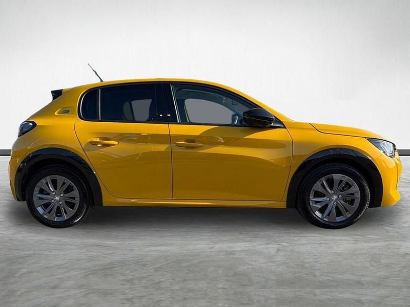 Used Peugeot e-208 Allure Premium 98 kW (134 HP) 2022 Yellow Hatchback