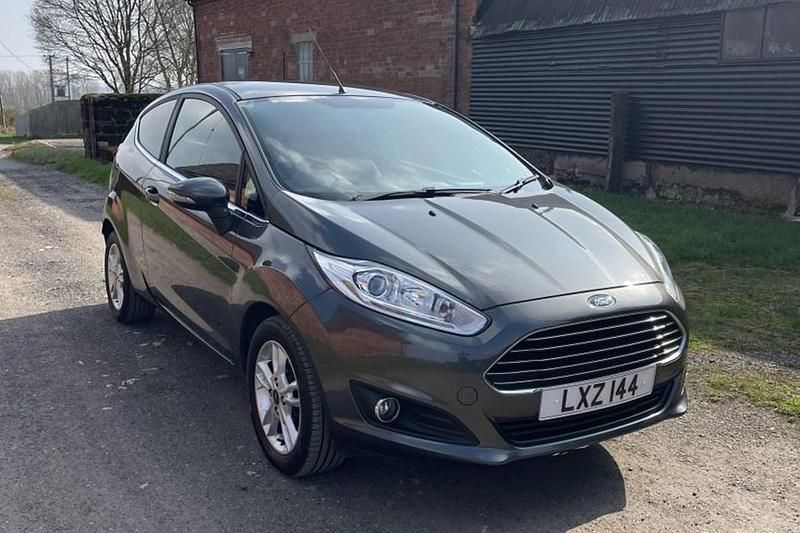 Used Ford Fiesta Zetec 82 HP (60 kW) 2015 Grey Hatchback