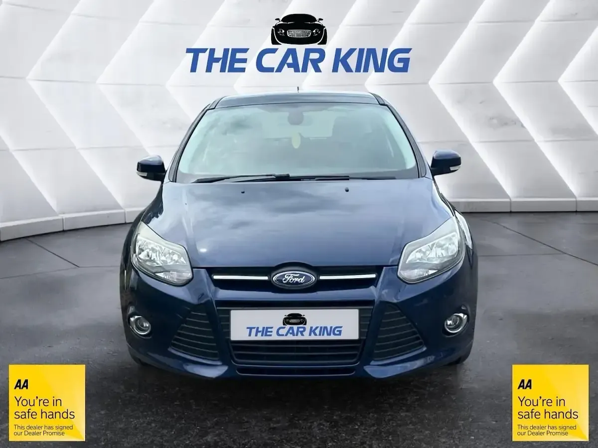 Used Ford Focus Zetec 125 HP (91 kW) 2013 Blue Hatchback