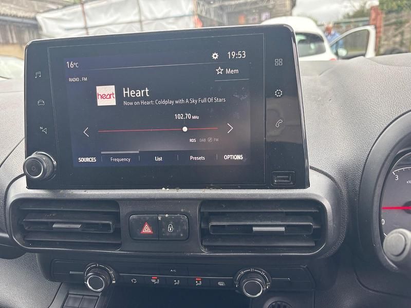 Second-hand Vauxhall Combo Sportive 100 CP (73 kW) 2021 Gri Monovolum