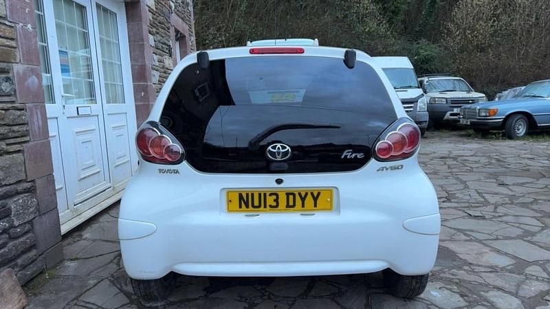 Used Toyota Aygo 2013 White Hatchback