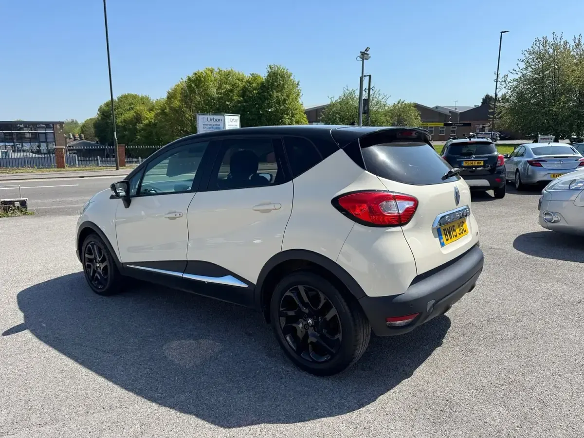 Used Renault Captur Dynamique 90 HP (66 kW) 2015 White SUV