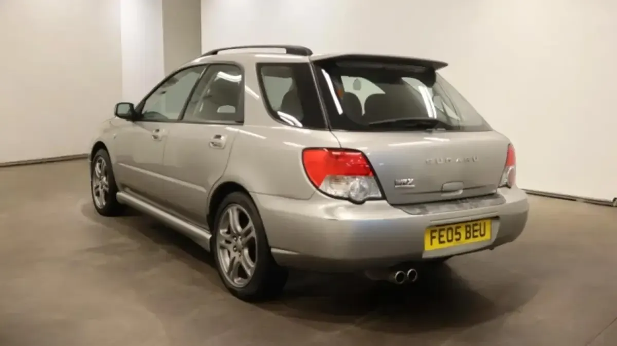 Begagnad Subaru Impreza 250 HK (183 kW) 2005 Grå Halvkombi