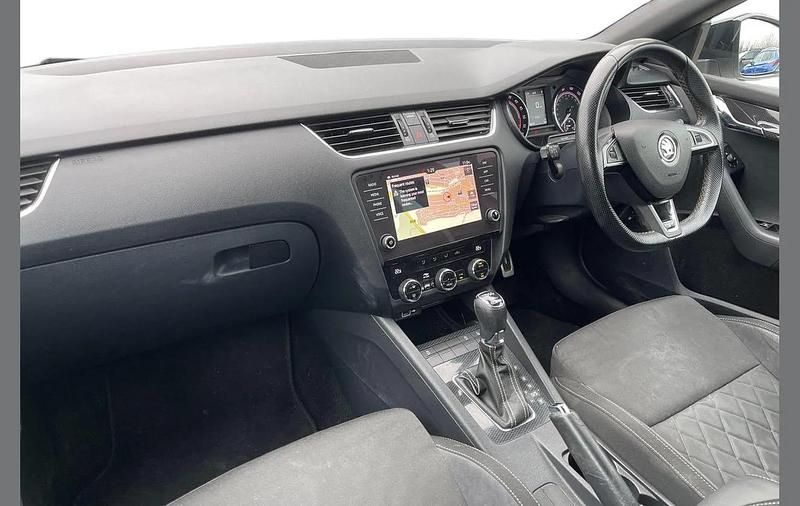Used Skoda Octavia vRS 184 HP (135 kW) 2019 White Estate