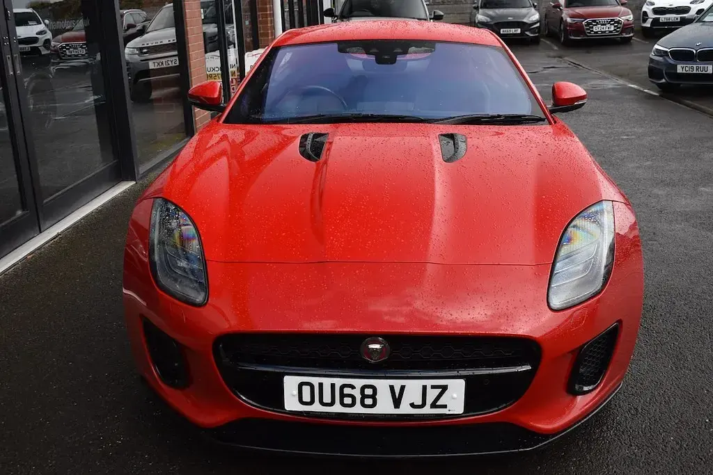Usado Jaguar F-Type R-Dynamic 300 HP (220 kW) 2018 Vermelho Coupé
