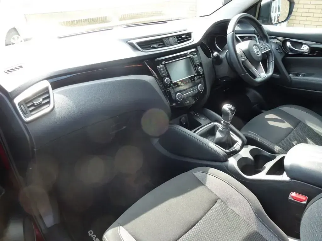 Used Nissan Qashqai Acenta Premium 140 HP (102 kW) 2019 Red SUV
