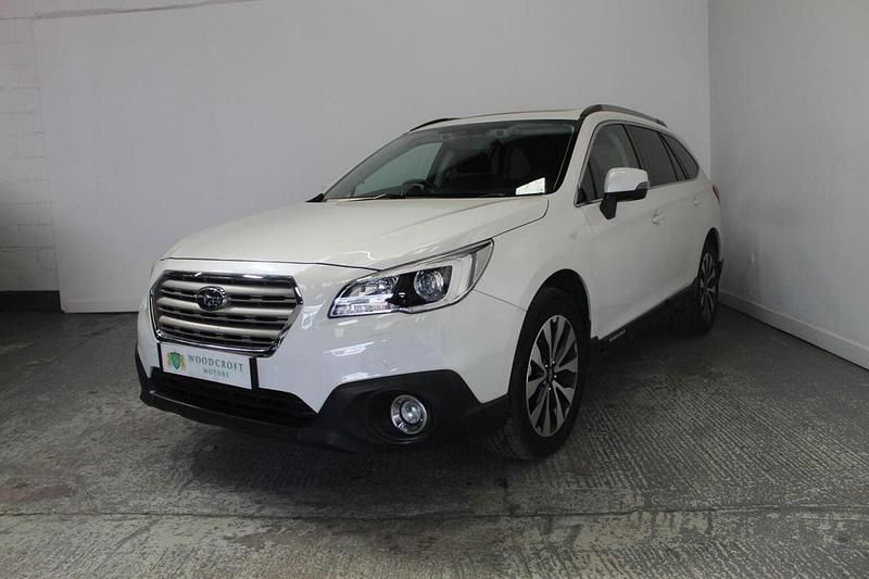 Usado Subaru Outback Premium 175 CV (128 kW) 2015 Blanco Familiar