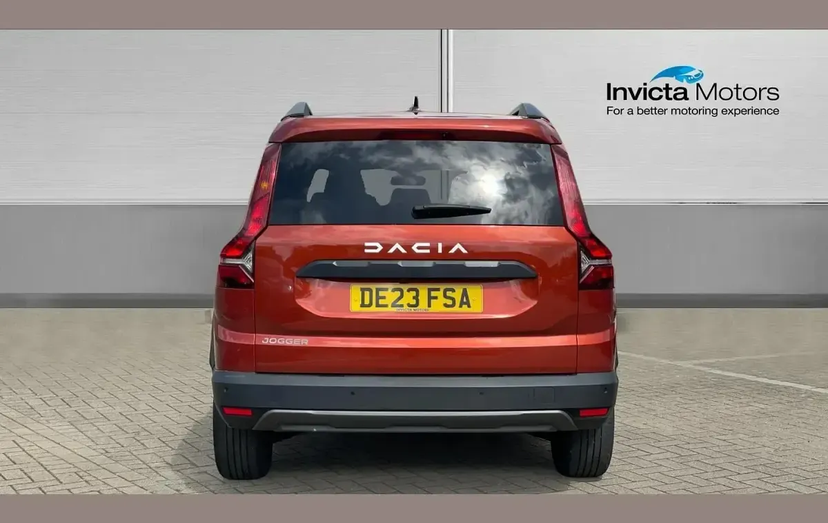Used Dacia Jogger Extreme 110 HP (80 kW) 2023 Brown MPV