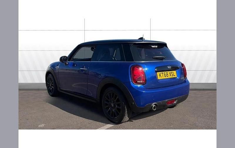 Usado Mini Cooper Classic 136 HP (100 kW) 2018 Azul Citadino