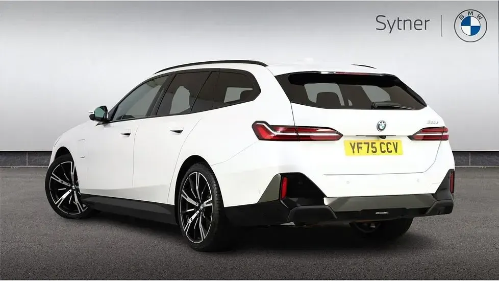 Used BMW 530e M Sport 295 HP (216 kW) 2025 White Estate
