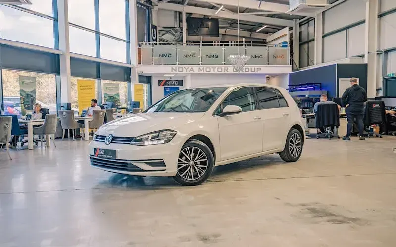 Used VW Golf VII SE 110 HP (80 kW) 2018 Hatchback