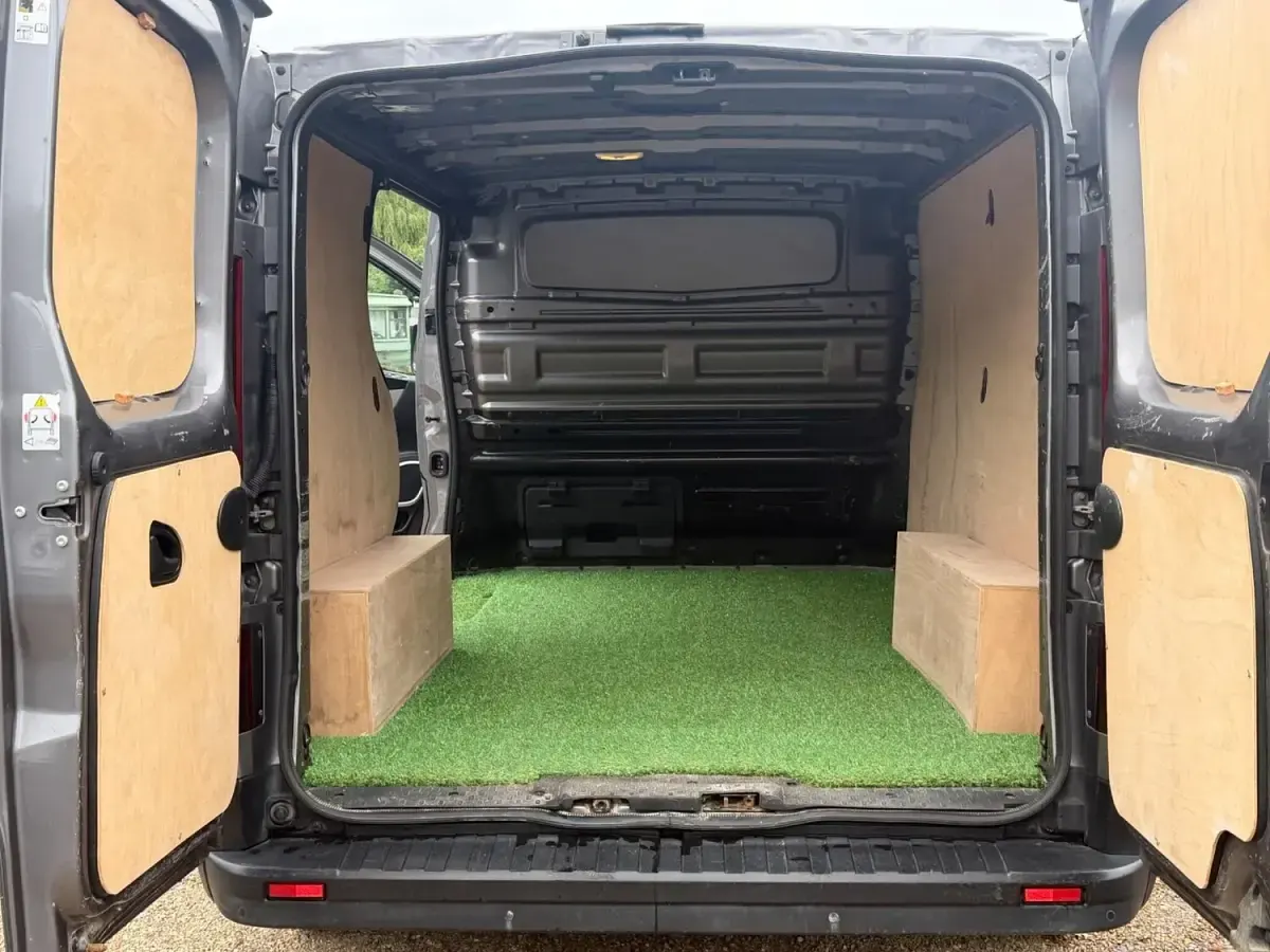 Used Renault Trafic 2018 Grey MPV