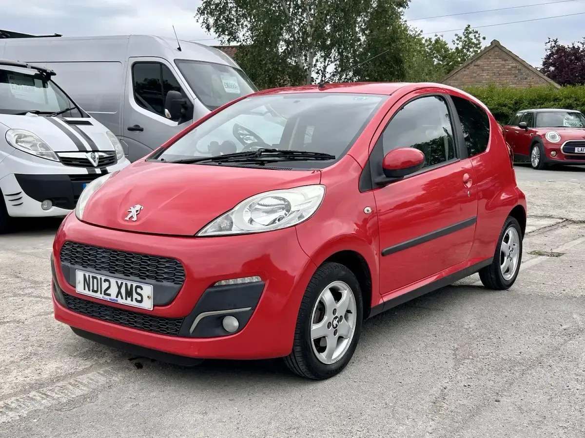 Used Peugeot 107 Allure 68 HP (50 kW) 2012 Red Hatchback