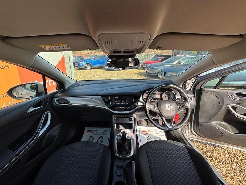Used Vauxhall Astra Business Edition 122 HP (89 kW) 2021 Silver Estate