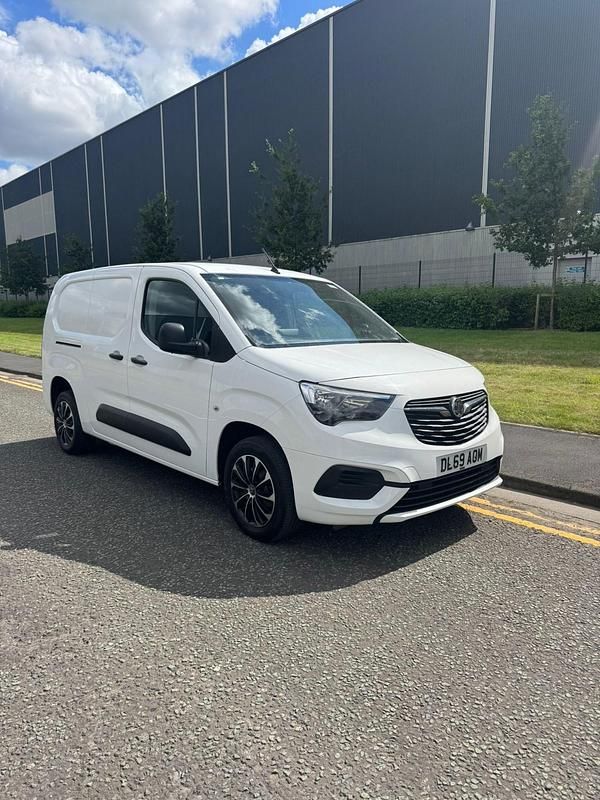 White Used 2019 Vauxhall Combo Sportive MPV | £7,690 (Expensive) - Image 1/4