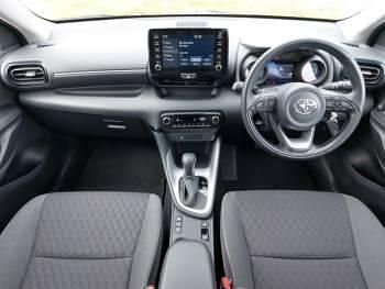 Used Toyota Yaris Hybrid Design 116 HP (85 kW) 2023 Blue Hatchback