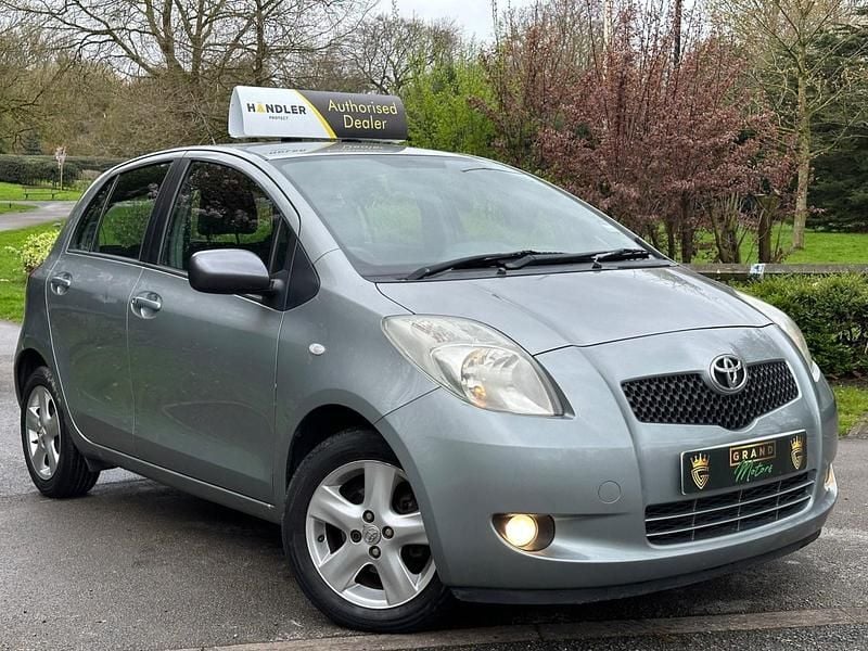 Silver Used 2007 Toyota Yaris Hatchback | £2,489 (Fair price) - Image 1/4