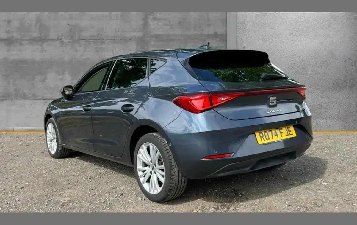 Used Seat Leon SE Dynamic 113 HP (83 kW) 2024 Grey Hatchback