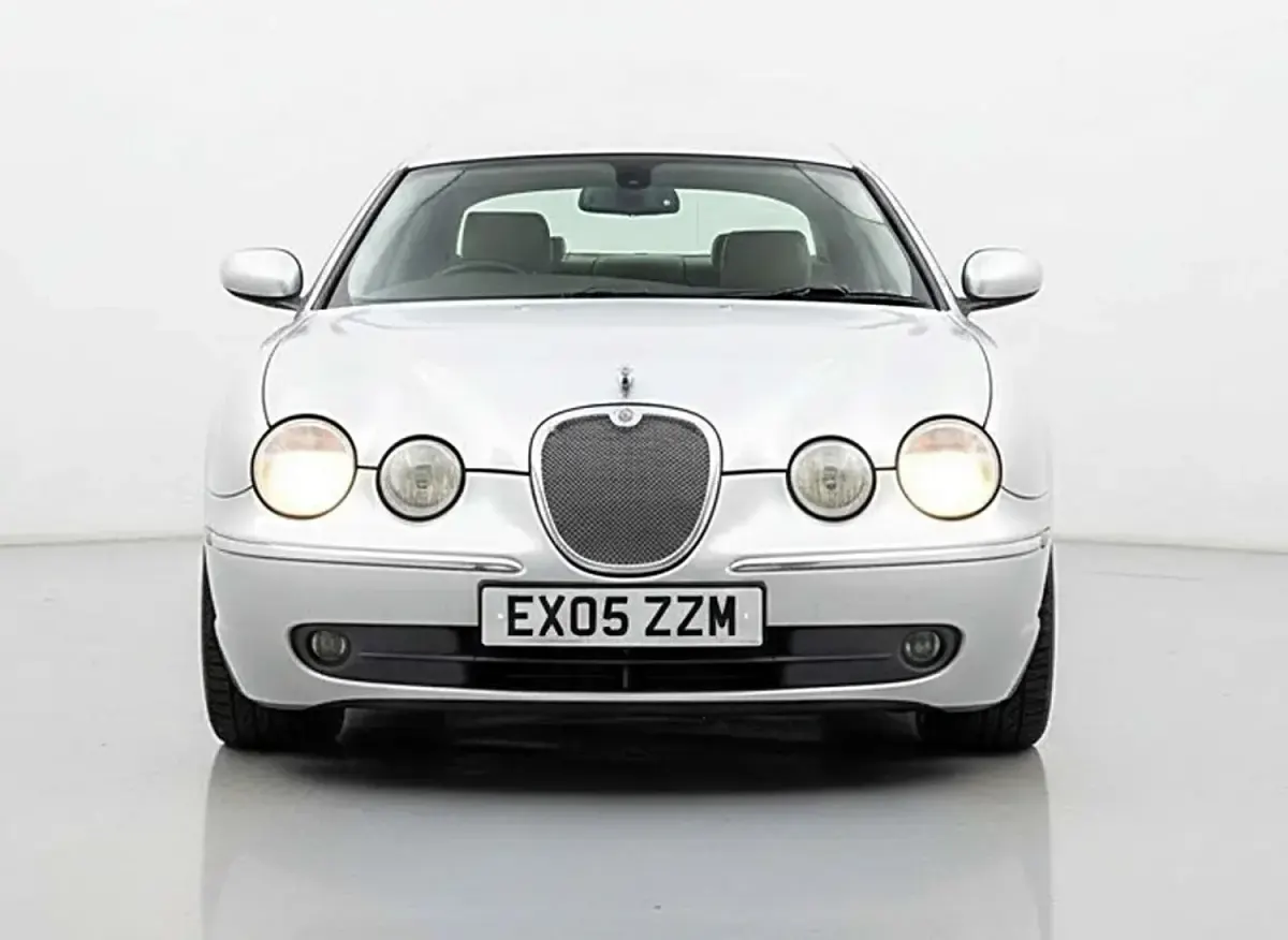 Used Jaguar S-Type SE 207 HP (152 kW) 2005 Silver Sedan