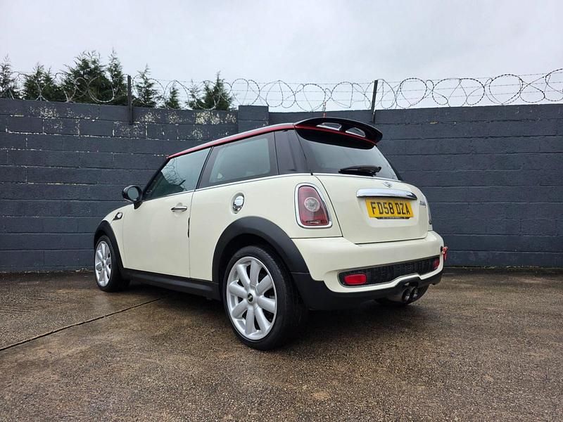 Used Mini Cooper S Hatch 175 HP (128 kW) 2009 White Hatchback