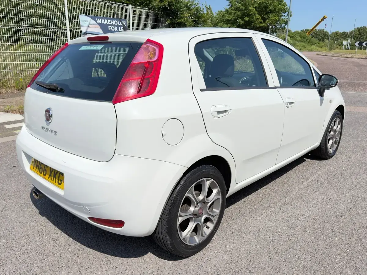 Used Fiat Punto Easy Plus 69 HP (50 kW) 2016 White Hatchback