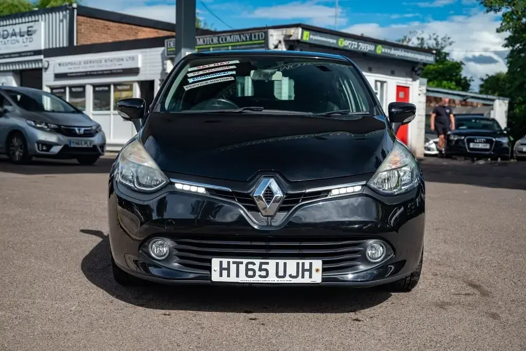 Used Renault Clio Dynamique 75 HP (55 kW) 2016 Black Hatchback