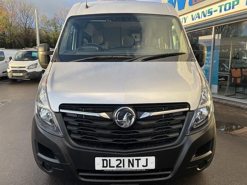 Used Vauxhall Movano Edition 135 HP (99 kW) 2021 Silver MPV