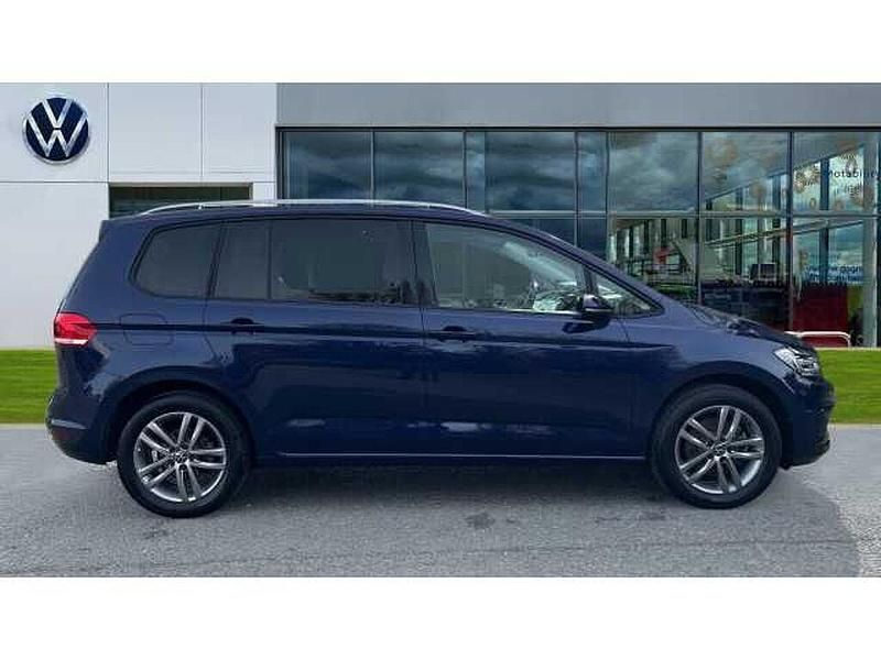 Used VW Touran Match 150 HP (110 kW) 2025 Atlantic blue metallic MPV
