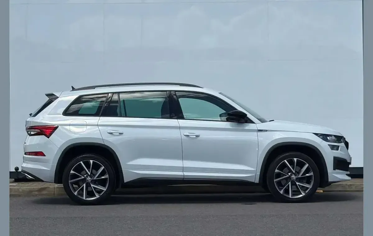 Used Skoda Kodiaq SportLine 196 HP (144 kW) 2023 Moon white metallic SUV