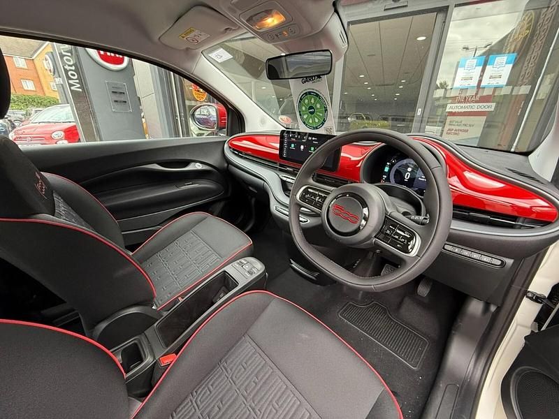 Used Fiat 500e Red 86 kW (118 HP) 2024 White Hatchback
