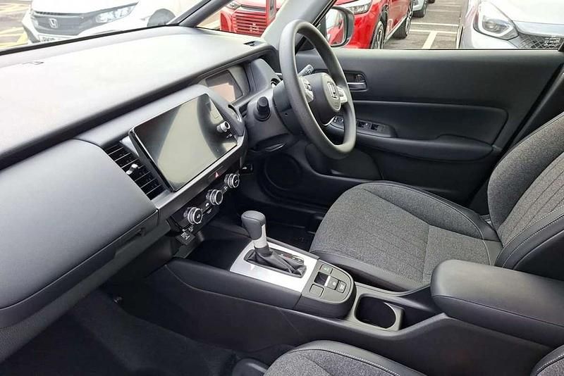 Used Honda Jazz Hybrid 109 HP (80 kW) 2023 White Hatchback