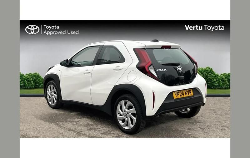 Used Toyota Aygo X PURE 72 HP (52 kW) 2024 White SUV