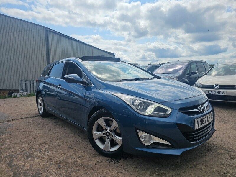 Blue Used 2012 Hyundai i40 Premium Estate | £4,495 (Fair price) - Image 1/4