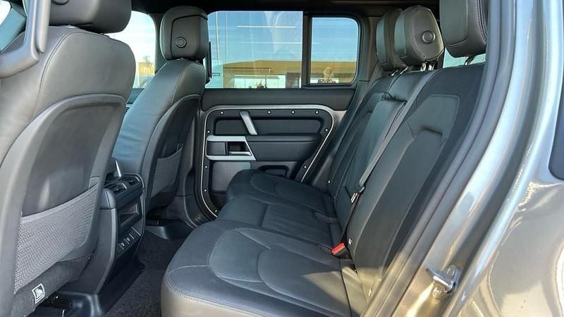 Used Land Rover Defender HSE Dynamic 404 HP (297 kW) 2024 Silver SUV