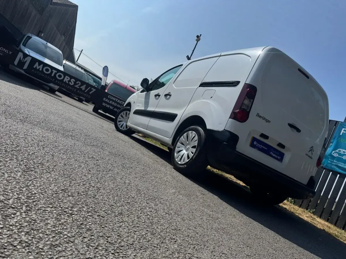 Used Citroën Berlingo 75 HP (55 kW) 2018 White MPV