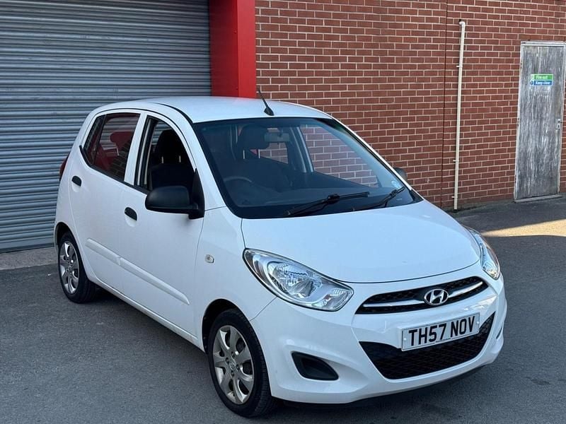 White Used 2013 Hyundai i10 Classic Hatchback | £3,695 (Fair price) - Image 1/4