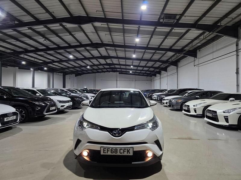 Used Toyota C-HR 122 HP (89 kW) 2019 White SUV