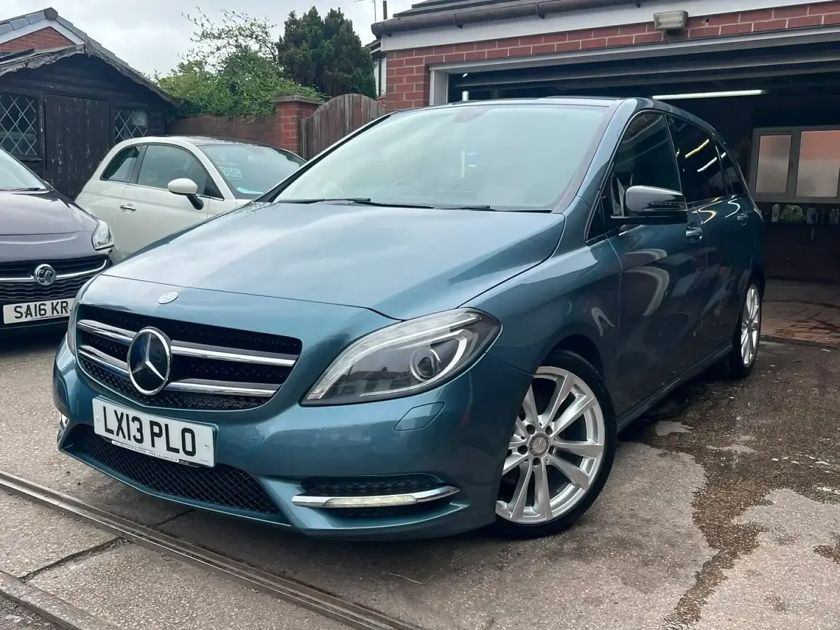 Used Mercedes B180 2013 Blue Hatchback
