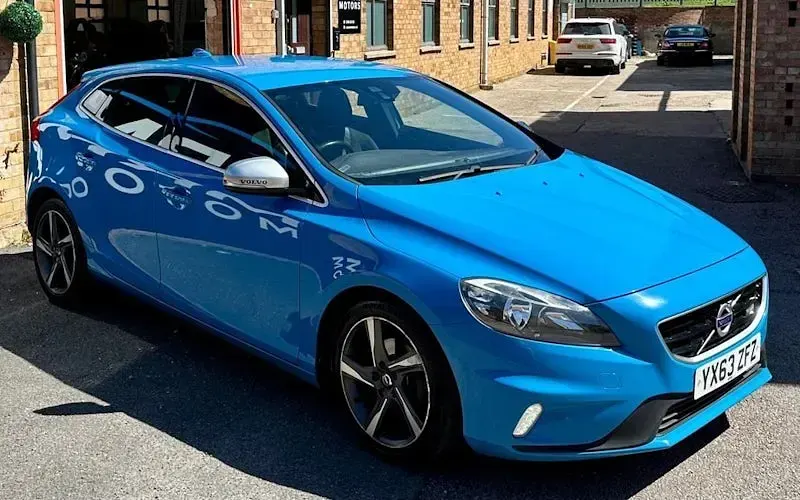 Used Volvo V40 R-Design 114 HP (83 kW) 2015 Hatchback