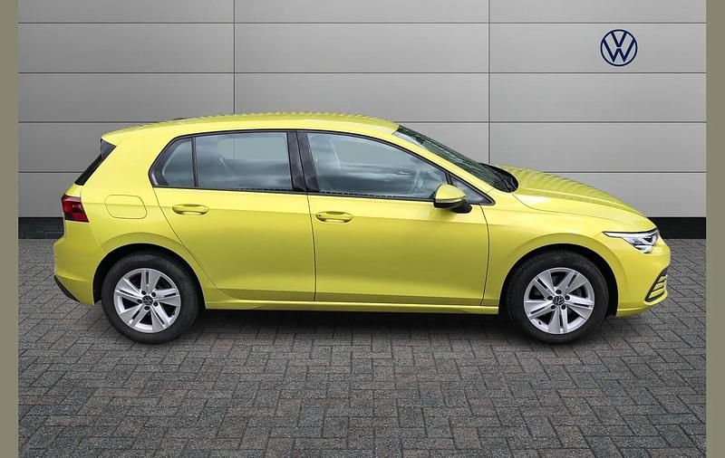 Used VW Golf VIII Life 108 HP (79 kW) 2021 Yellow Hatchback