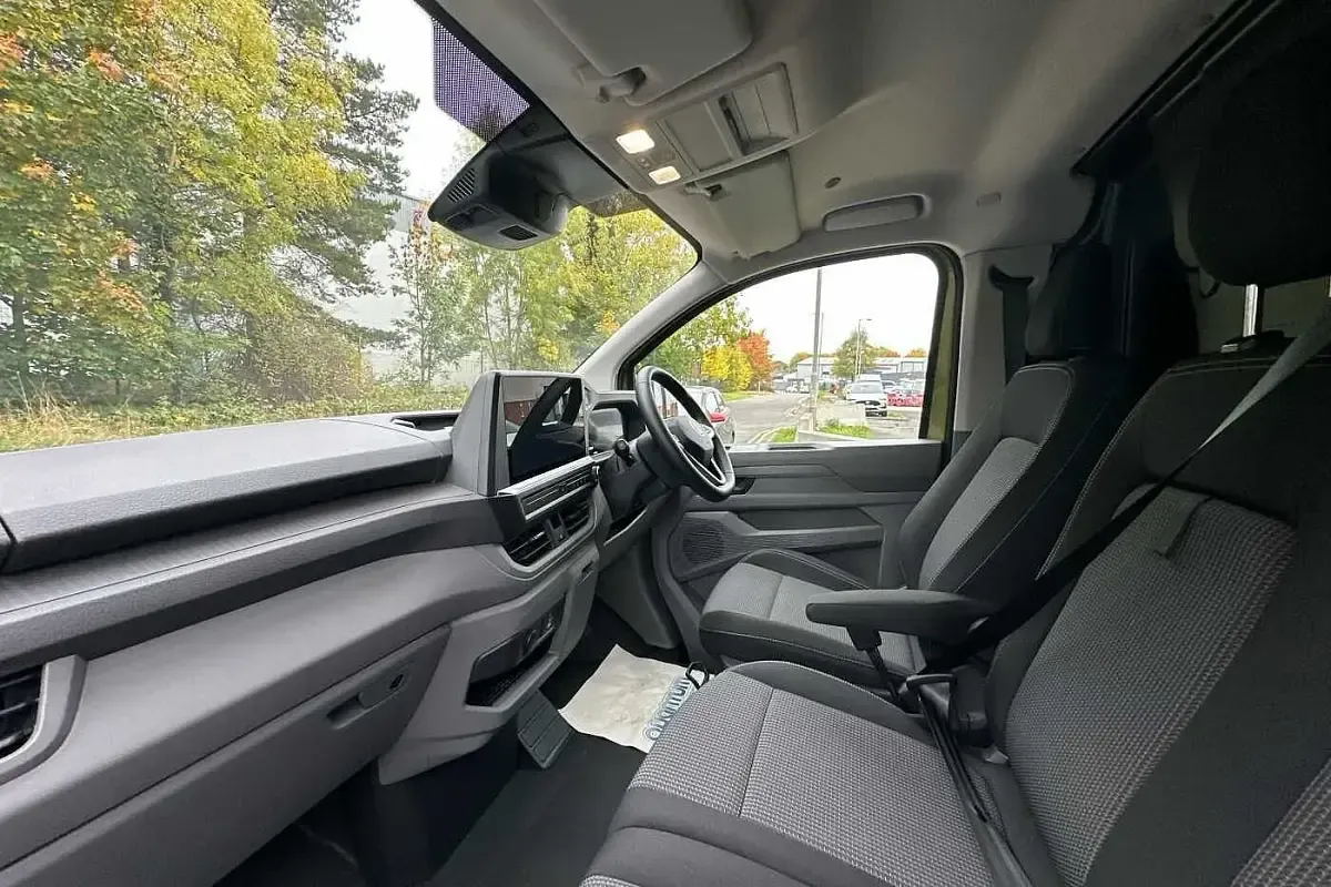 Ny VW Transporter Pro 2025 Grön Van