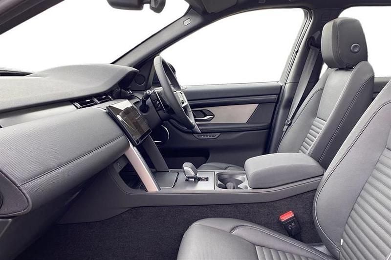 Second-hand Land Rover Discovery Sport SE Dynamic 204 CP (150 kW) 2025 Negru SUV