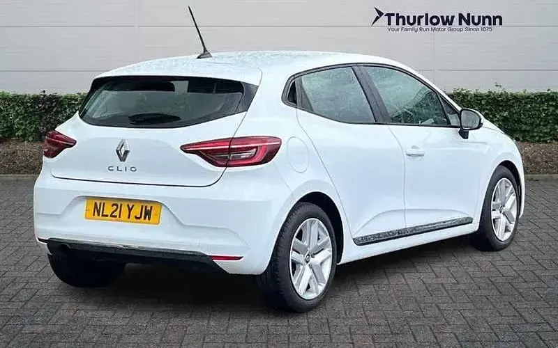 Used Renault Clio Play 101 HP (74 kW) 2020 White Hatchback